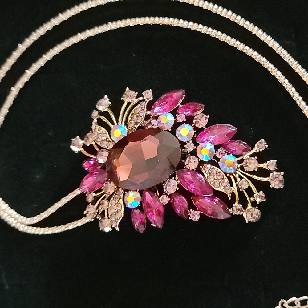 NWT Crystal flower statement necklace by Betsey Johnson - Picture 4 of 5